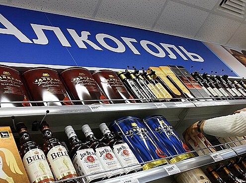 В России алкоголь начнут продавать по водительским правам