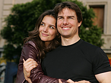 19-летняя дочь Тома Круза прогулялась по Нью-Йорку с матерью: редкие фото