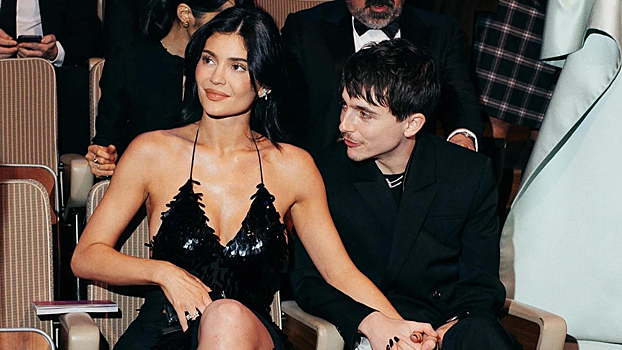 Кайли Дженнер требует от Тимоти Шаламе предложения и готова оплатить переезд актёра в её дом