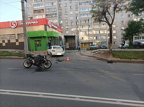 В Кирове водитель "Рено Логан" въехал в мотоциклиста