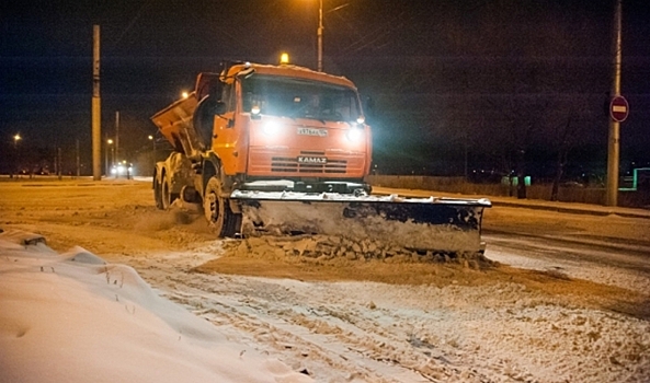 На обработку трасс в Волгоградской области вышли 170 спецмашин