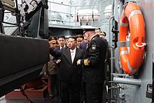 Ким Чен Ын преподнес подарок Тихоокеанскому флоту во время визита