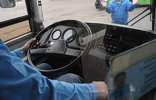 Пассажирка автобуса напала на водителя за русский язык