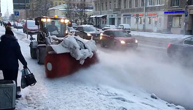 В центральных регионах России продолжается борьба со снегом