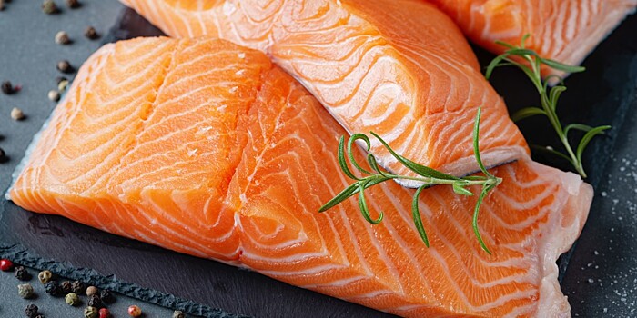 Из-за проблем с логистикй в Японии подорожал лосось