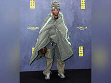 Фаррелл Уильямс укутался в одеяло на Неделе моды в Лондоне