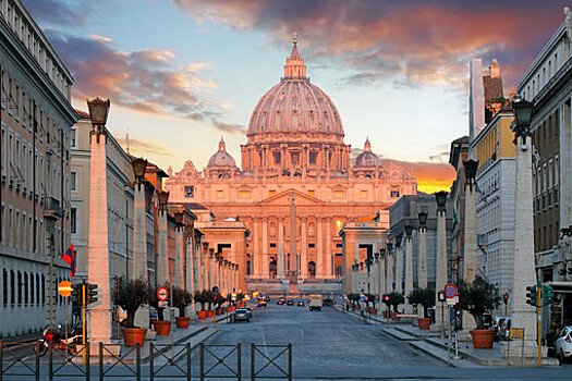 Турист уронил статуи в Ватикане из-за отказа в аудиенции с папой Римским