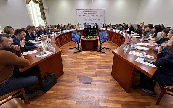 Илья Дубинский представил «Адаптедию» управленцам здравоохранения
