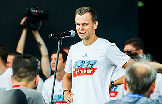Футболисты "Вильярреала" встретили Черышева на базе команды аплодисментами