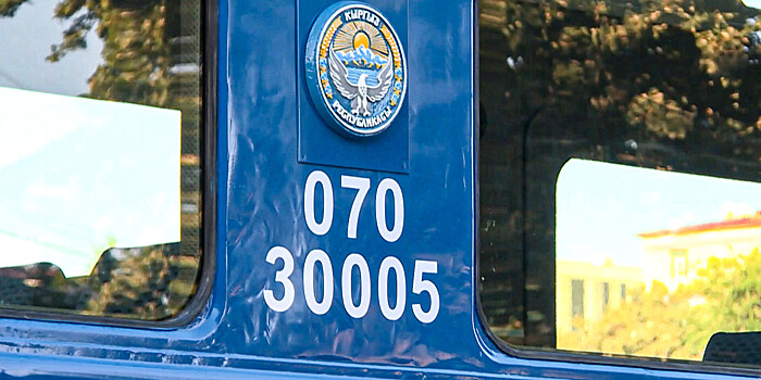 Премьер-министр Кыргызстана провел совещание по транспорту в модернизированном вагоне