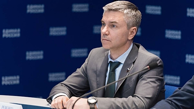 «Единая Россия» объявит выговор чиновнице за разворот парома на Волге