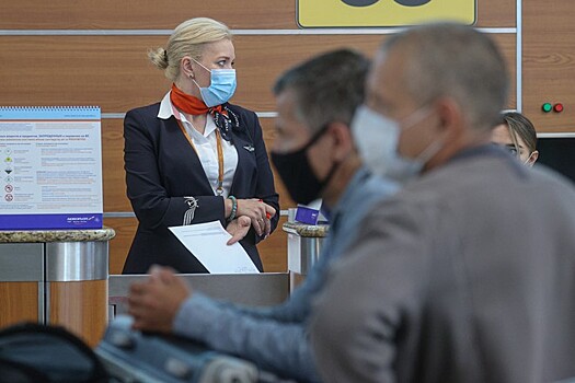 Аэропорт Омска объяснил эвакуацию людей перед посадкой рейса с Навальным