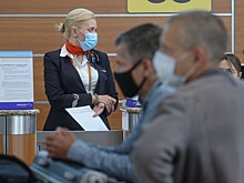 Аэропорт Омска объяснил эвакуацию людей перед посадкой рейса с Навальным