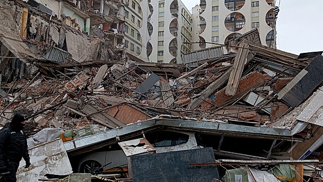 Число погибших при землетрясении в Турции достигло 5 894