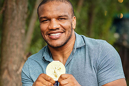 Чернокожий олимпийский чемпион с Украины продаст золотую медаль Игр