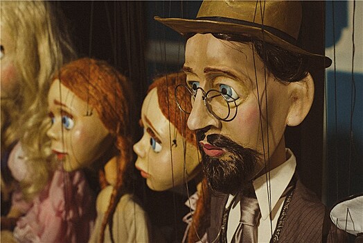 Фотопроект "Жизнь на нитке" приоткроет тайны закулисья кукольного театра