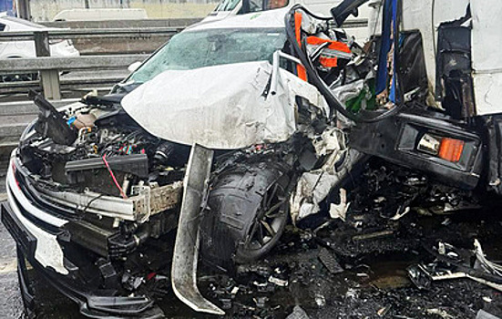 Фура с отказавшими тормозами устроила ДТП на МКАДе