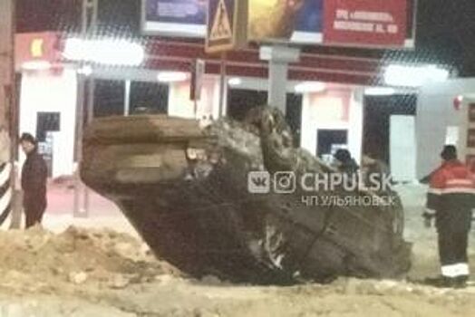 В Ульяновске на Пушкарёвском кольце перевернулся «Мерседес»