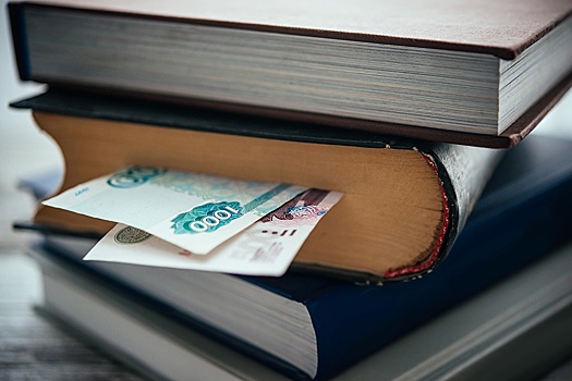 Водитель такси спас пенсионерку от мошенников