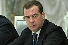 Медведев назвал требования от России компенсации квинтэссенцией паранойи Польши