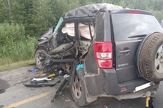 На тюменской трассе женщина погибла на глазах маленькой дочери