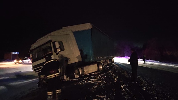 В Троицком районе ВАЗ врезался в «ДАФ» на встречке, водитель легковушки погиб