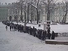 В Эрмитаж вновь выстроилась огромная очередь, в ней появились спекулянты