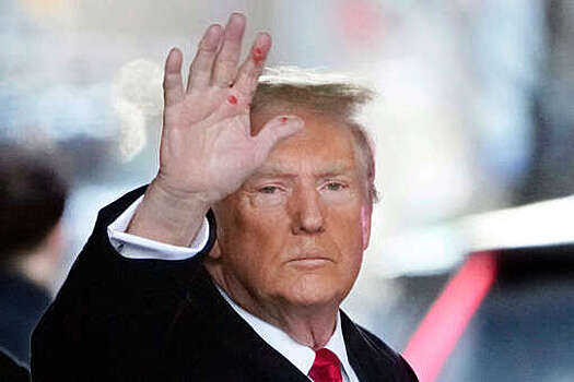 Bild: дерматолог заявил, что красные пятна на руке Трампа не говорят о сифилисе
