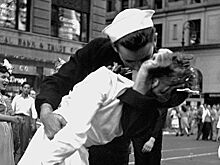 Скончалась медсестра с фотографии «Поцелуй на Таймс-сквер»