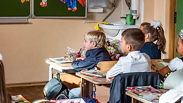 Власти Петербурга опровергли сообщения о продлении зимних школьных каникул