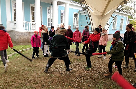 Кадеты-пятиклассники школы № 1534 побывали на фестивале народного творчества в усадьбе Покровское-Засекино
