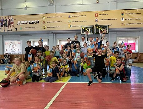 В большом спортивном зале Вятского ГАТУ прошёл III Фестиваль школы мини-баскетбола «Первый шаг»