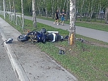 Страшная авария мотоциклиста и зеленого Peugeot в Новосибирске попала на видео