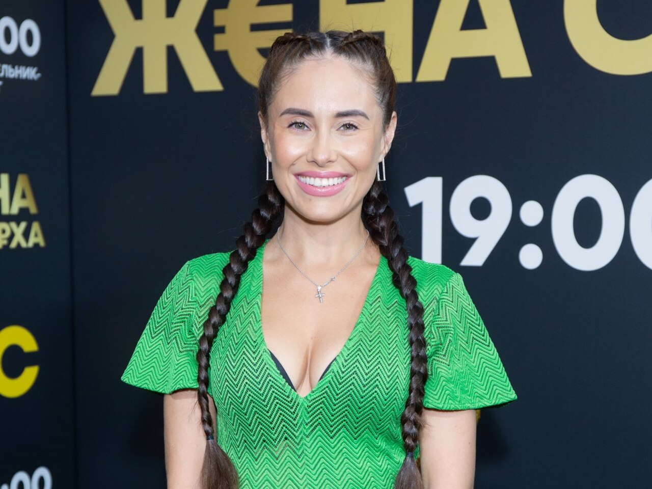 раздвинула ноги на пляже Прямо на пляже: звезда «Уральских пельменей» Илана Юрьева раздвинула ноги в  общественном месте - Рамблер/кино