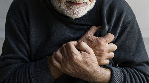 Названа неожиданная причина острой боли в сердце