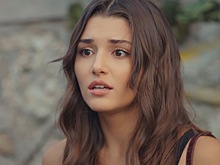 Актриса Ханде Эрчел вышла в свет в полупрозрачном платье