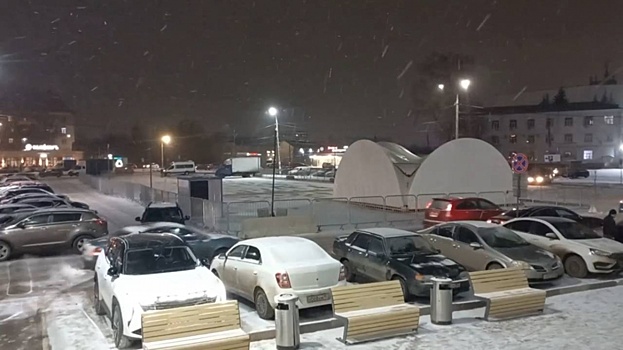 Нижегородцы возмутились из-за создания ледового катка на парковке ТЦ