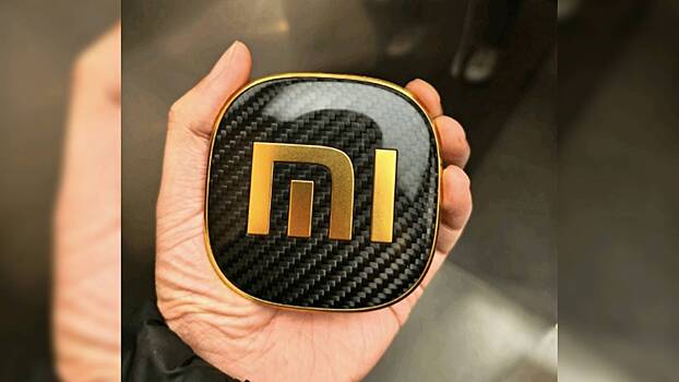 Китайцы жалуются на кражи золотых шильдиков с Xiaomi SU7 Ultra