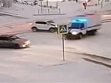 Помощница судьи на Kia протаранила автозак с подозреваемым