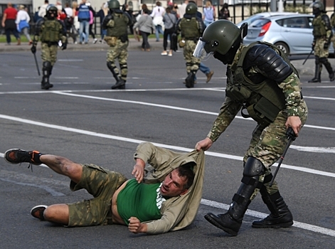 В Минске начались массовые задержания протестующих