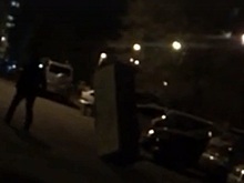 «С женой поругался, завтра помирится»: на вечернюю прогулку волгоградец прихватил диван — видео