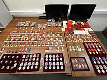 В "Шереметьево" таможенники нашли у пассажира 500 медалей времен СССР