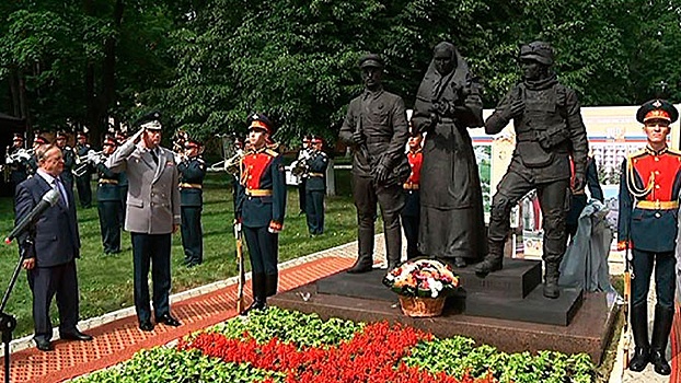 В Москве открыли памятник военным медикам