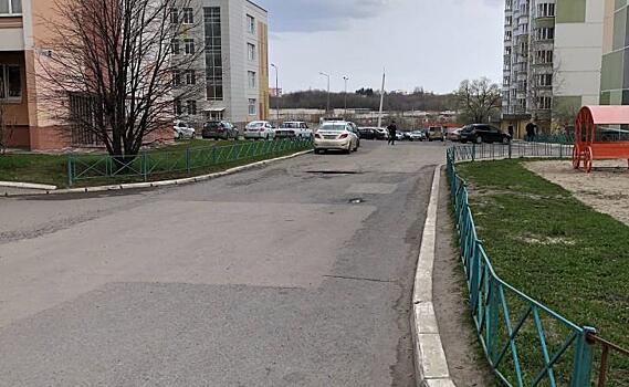 Куряне жалуются на отсутствие пешеходных дорожек, переходов и лежачих полицейских у новой школы на Клыкова