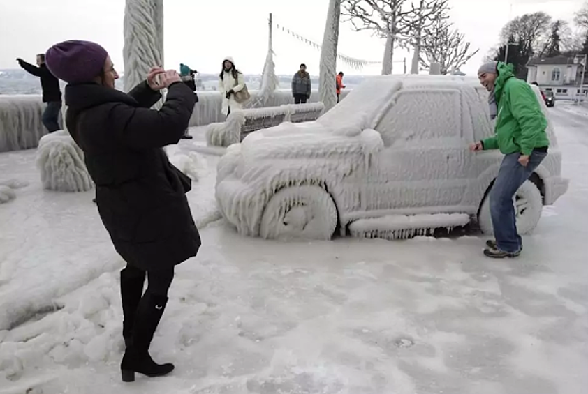 Можно как-нибудь выйти на улицу и обнаружить свой автомобиль, полностью покрытый льдом. Зато весело!