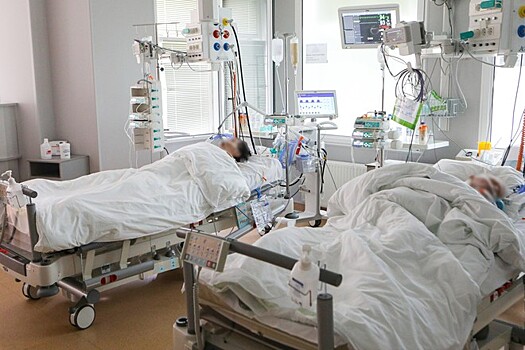 Психиатр посоветовал не верящим в коронавирус посетить реанимации