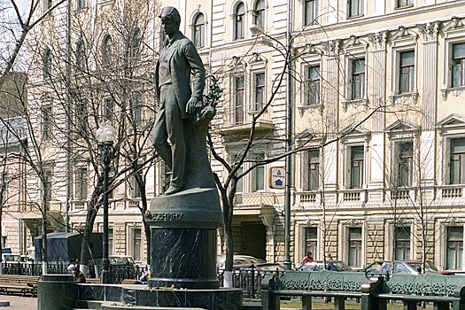 В канун 130-летия Сергея Есенина россияне признаются поэту в любви