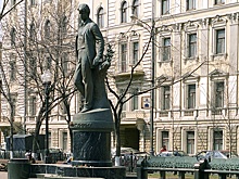 В канун 130-летия Сергея Есенина россияне признаются поэту в любви