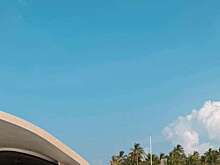 Телеведущая Ксения Бородина снялась в шортах и рубашке на Мальдивах