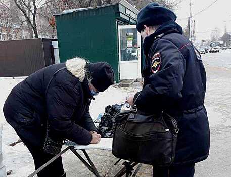 В Воронеже у незаконных уличных торговцев изымают товар
